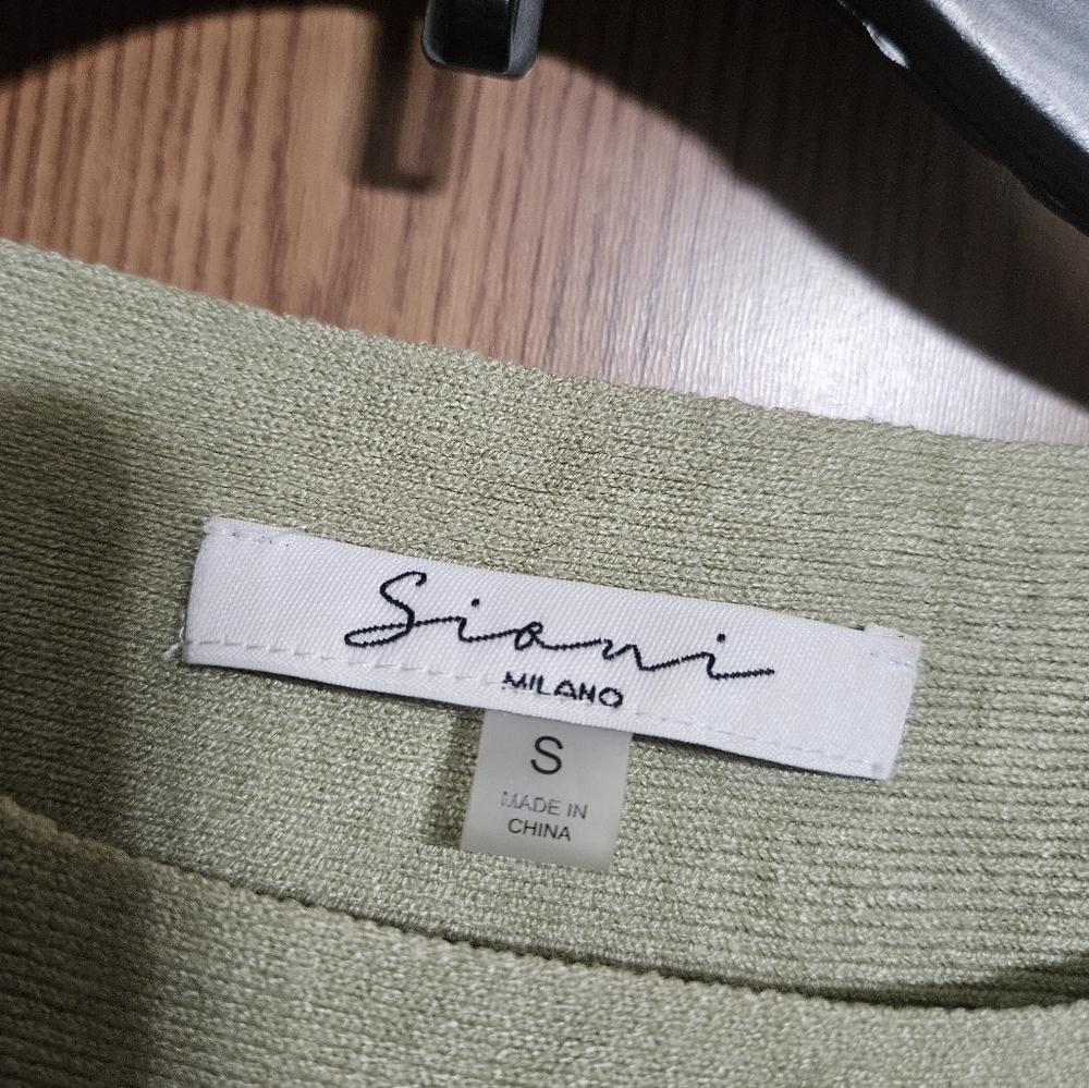 Sioni Milano Green Blouse Faux Suede Arm Strips With Silver Studded Accents - Picture 2 of 5